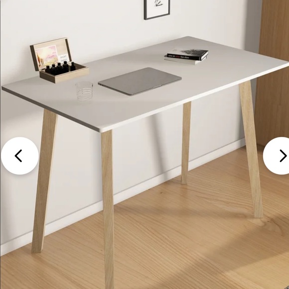 Desk - Picture 1 of 4